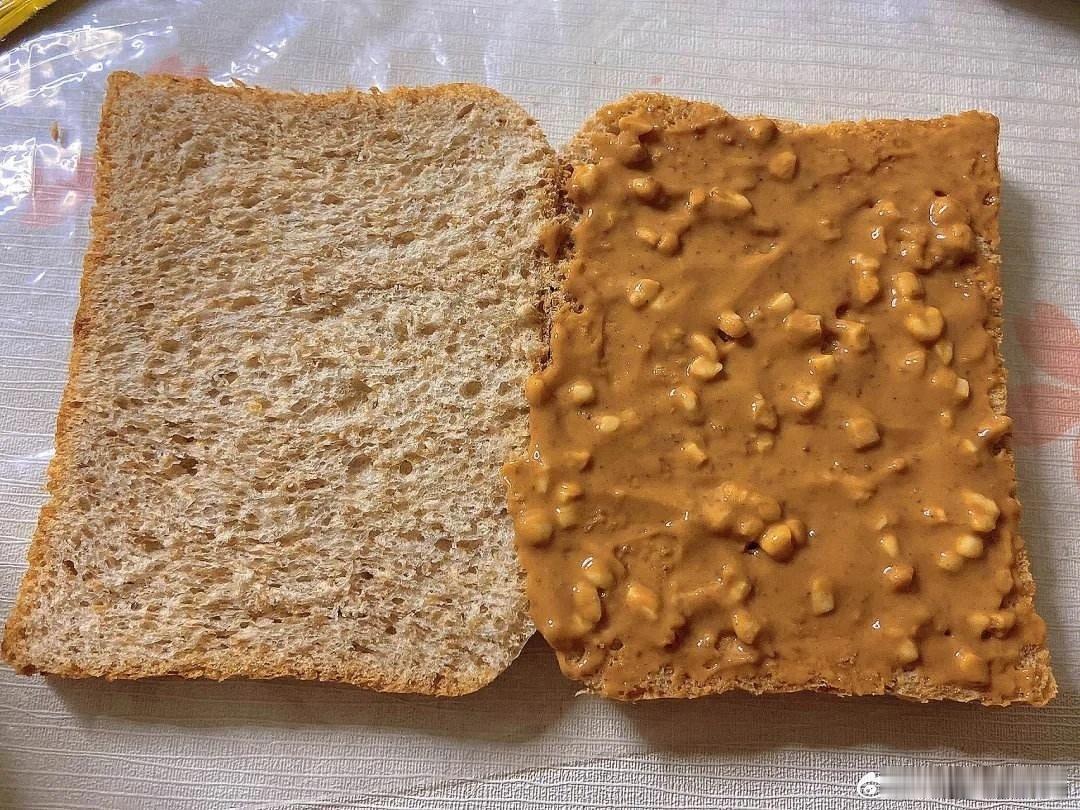 女儿分享了花生酱三明治，把其他小朋友吃过敏了在低端餐厅不吃用花生做的菜