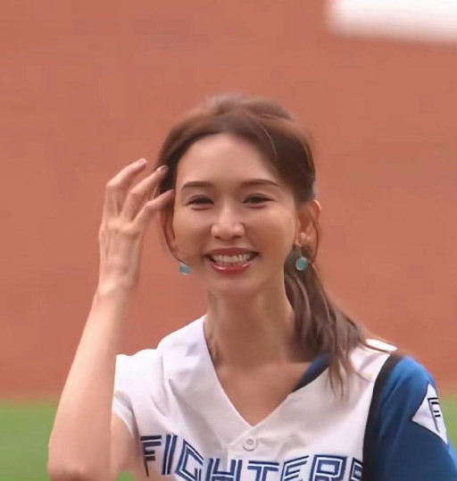 林志玲脖子暴露年龄！看身材，感觉她像20岁。看脸，感觉她像40岁。看脖子，感觉她