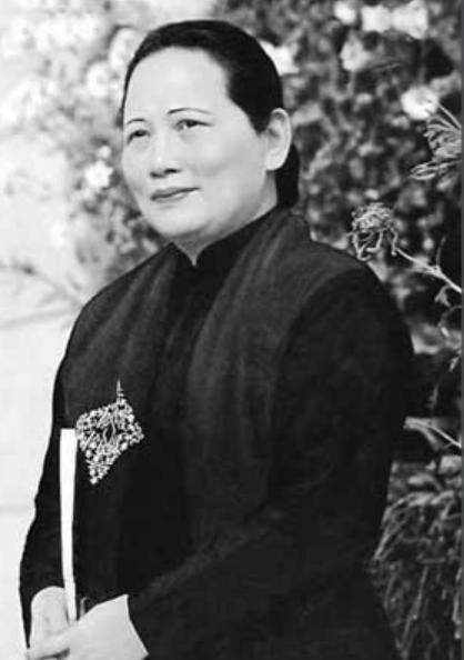 1976年，周总理的悼念会上，宋庆龄听到一句话后勃然大怒，提出了辞职，并在之后说