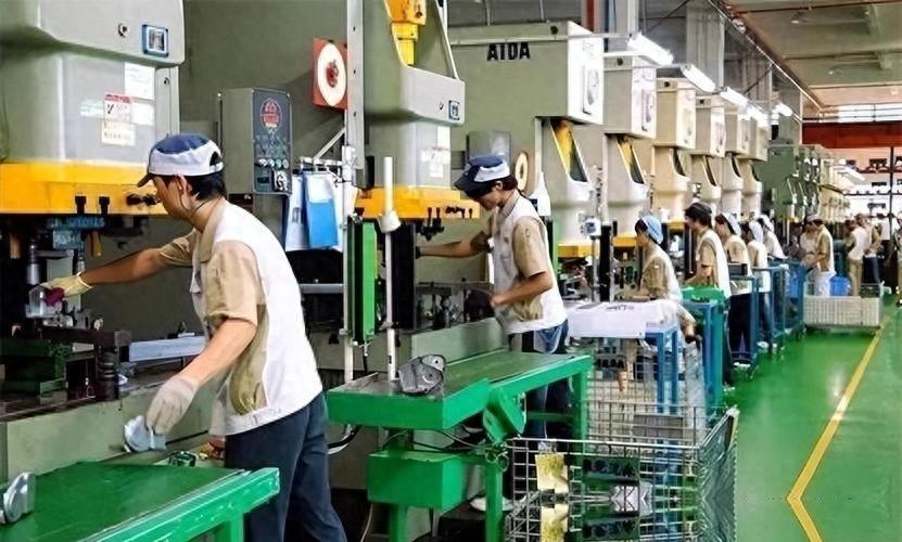 未来十年，日本不会降级为发展中国家。目前日本人均GDP稳定在34000美元左右
