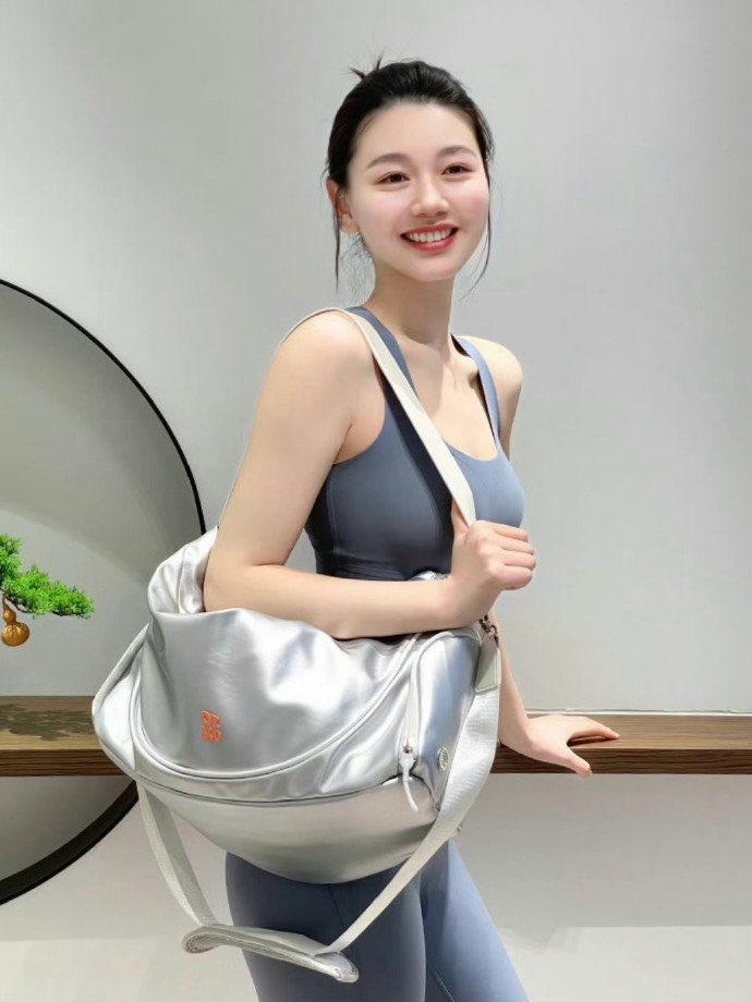 这是什么感觉。阳光、自信、乐观这是青春的气息，享受生活，享受健康。