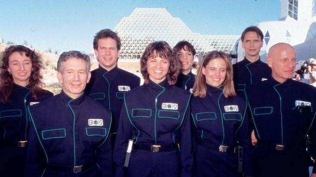 1991年，美国特意做了一个轰动全球的实验，把4男4女关在一起两年，再次打开房门