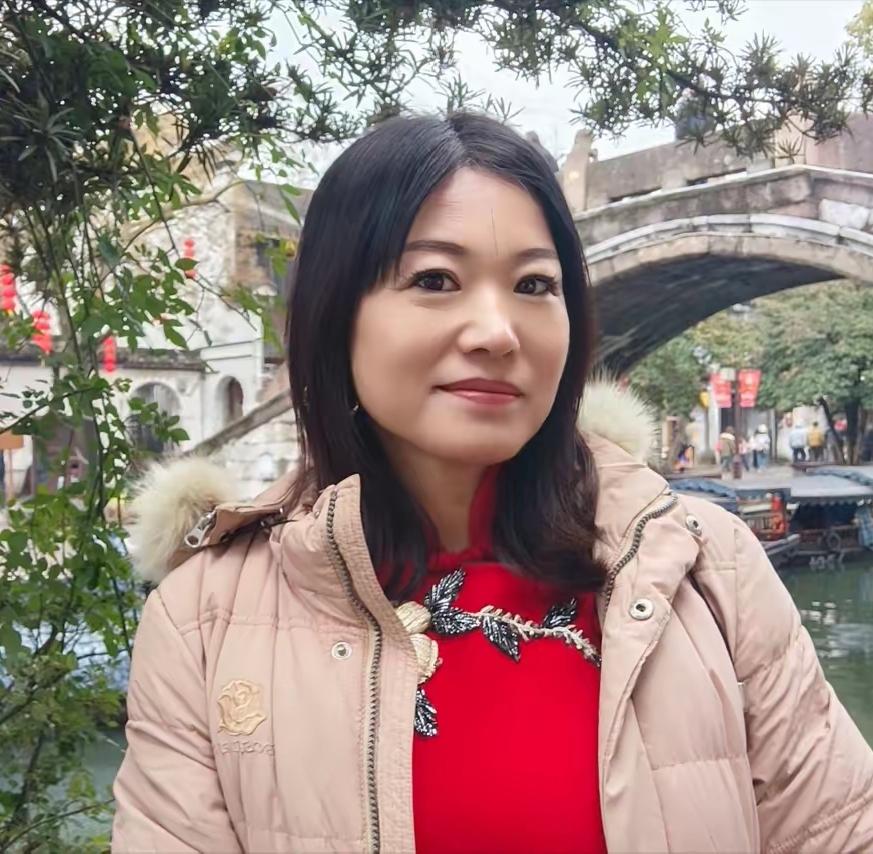 我在银行干了一辈子，今天送给大家五句真心话。我干了32年银行工作，从基层柜