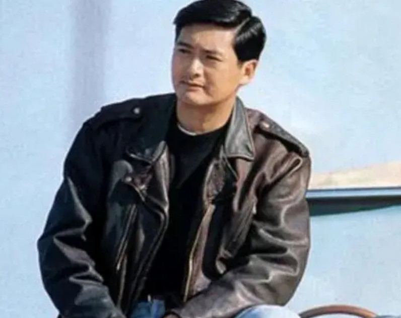 华语影坛历史第一巨星是谁？周润发。有些人可能不认可，有的人认为是李小龙、成龙、李