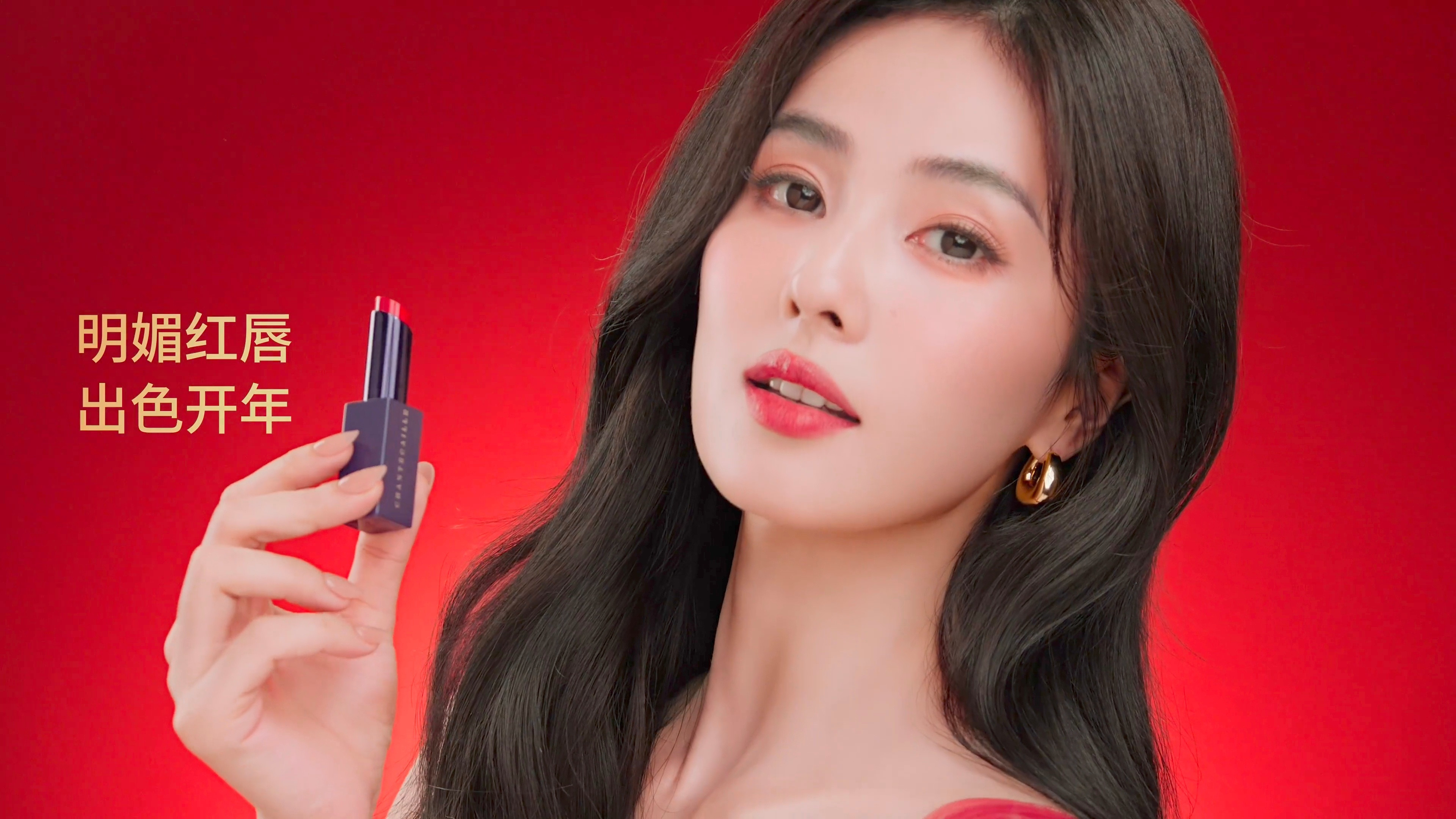 白鹿花朵红裙白鹿最新物料白梦妍很白所以很适合红色