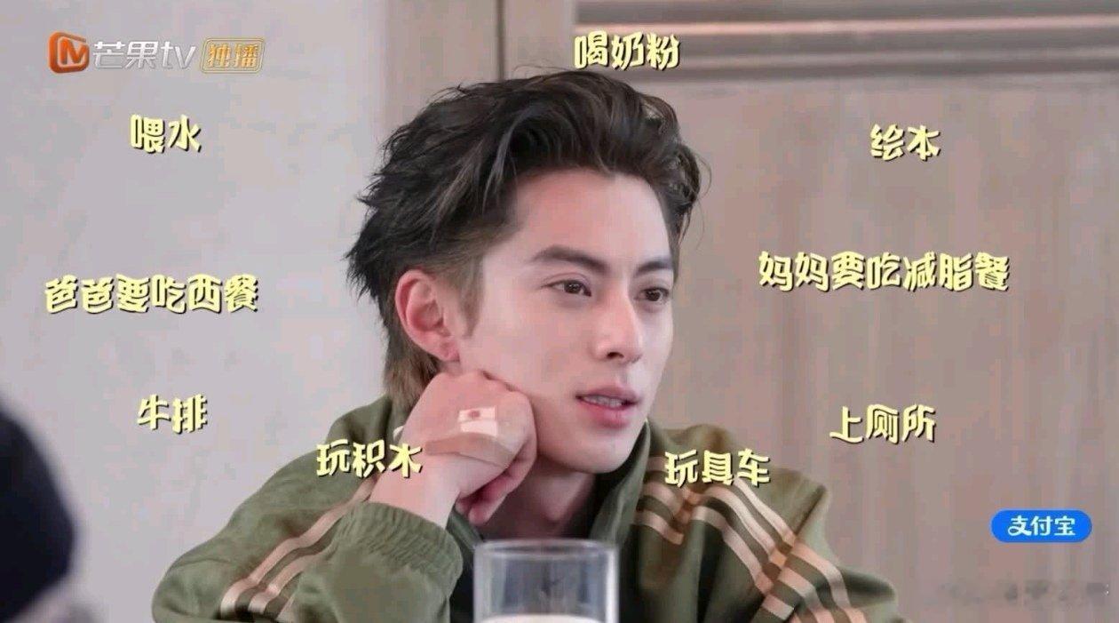 王鹤棣王鹤棣完全是智性恋天菜亲爱的客栈面对复杂的一对一服务需求，王鹤棣从容给出解