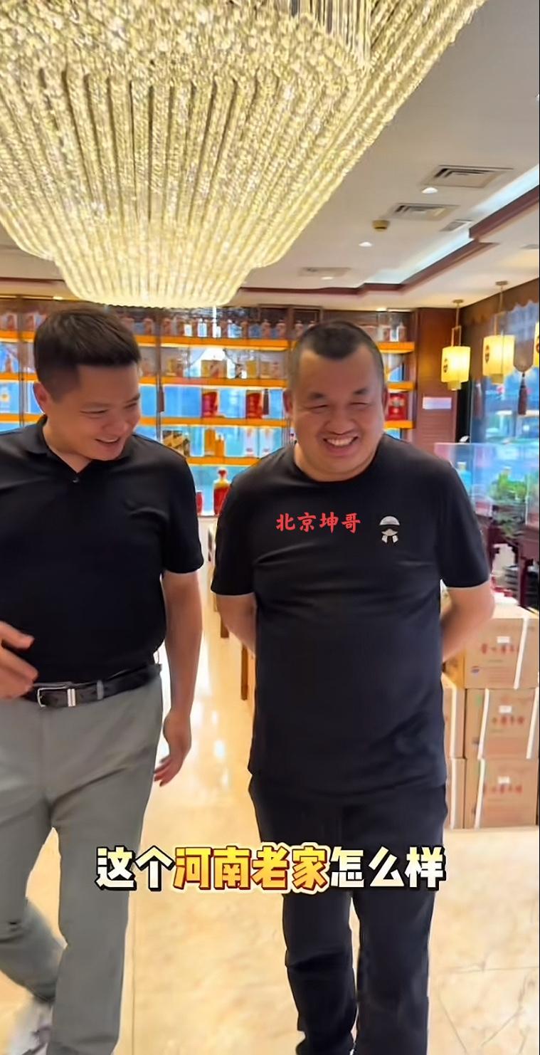 北京坤哥出手太狠，今天闲的没事，乘坐自己的迈巴赫，来到了朝阳区光华路诺安基金大厦