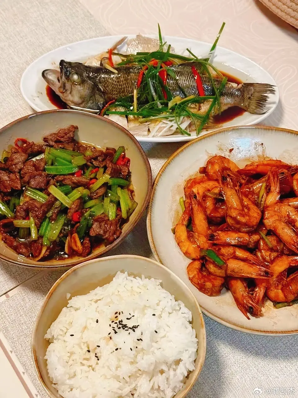 她做的菜和颜值，你给几分？