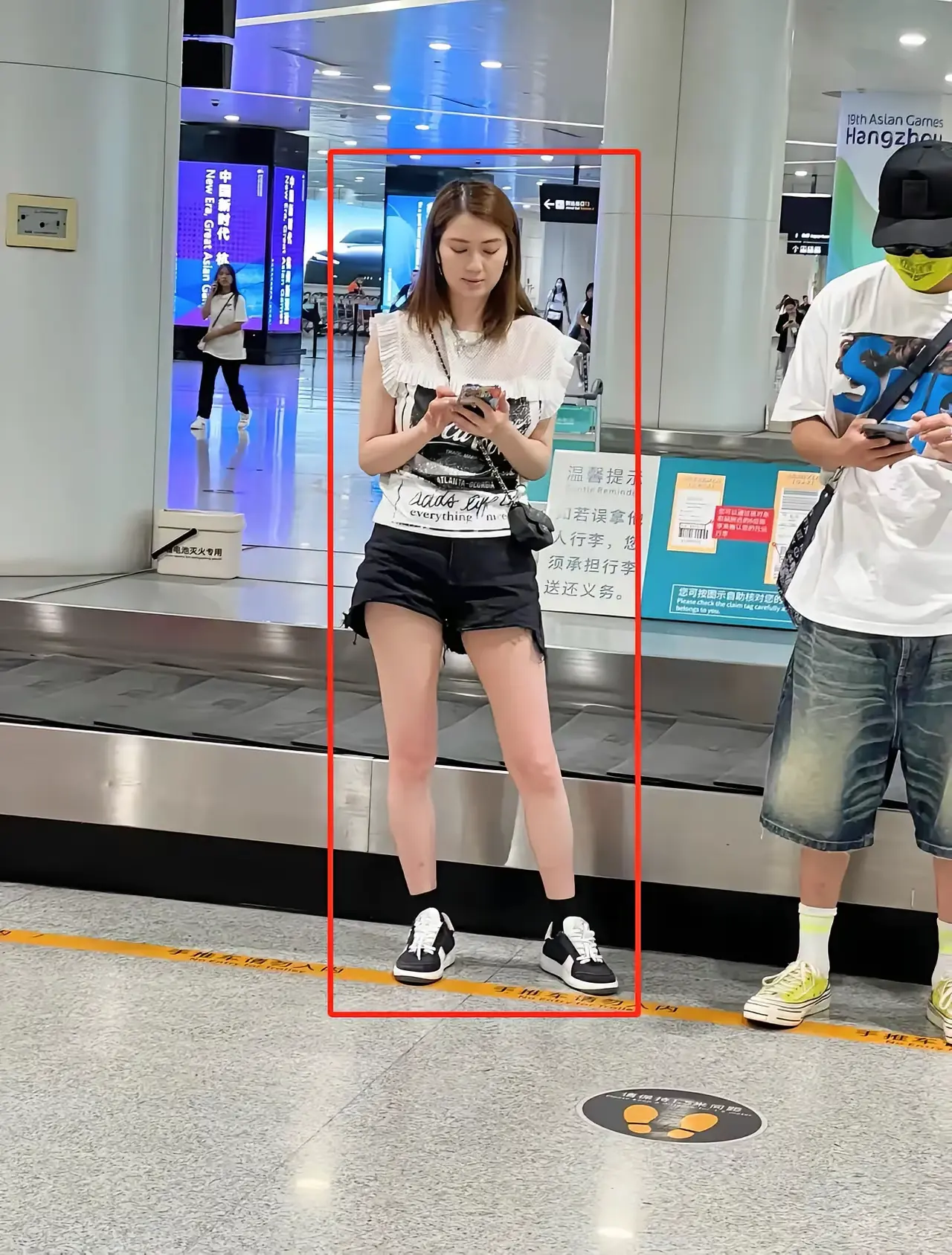 本人比照片还美啊，洪欣这么好看，脸巨小！