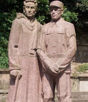 1953年，周总理下令查明罗世文、车耀先被捕的经过，调查人员抓到了所有凶手，唯独