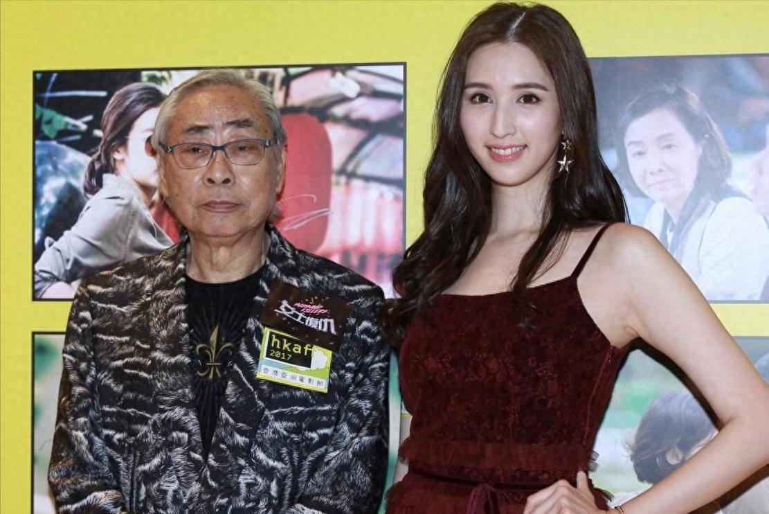 她曾是体操女神，退役后与大自己51岁干爹相恋，“媒人”竟是她爹。   