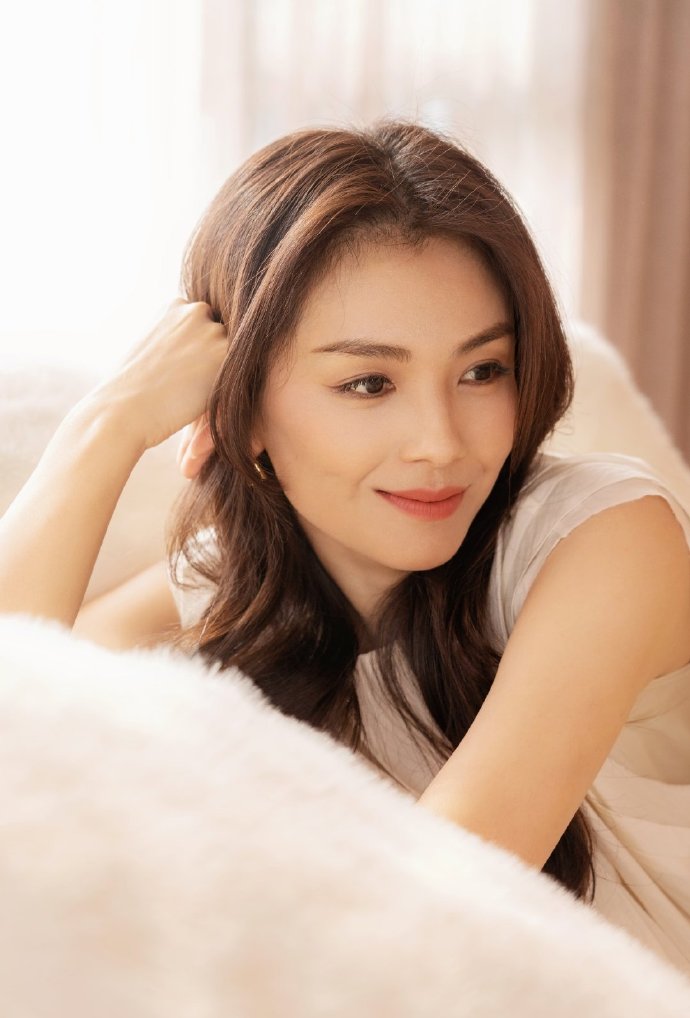 刘涛温柔白色裙子写真来了