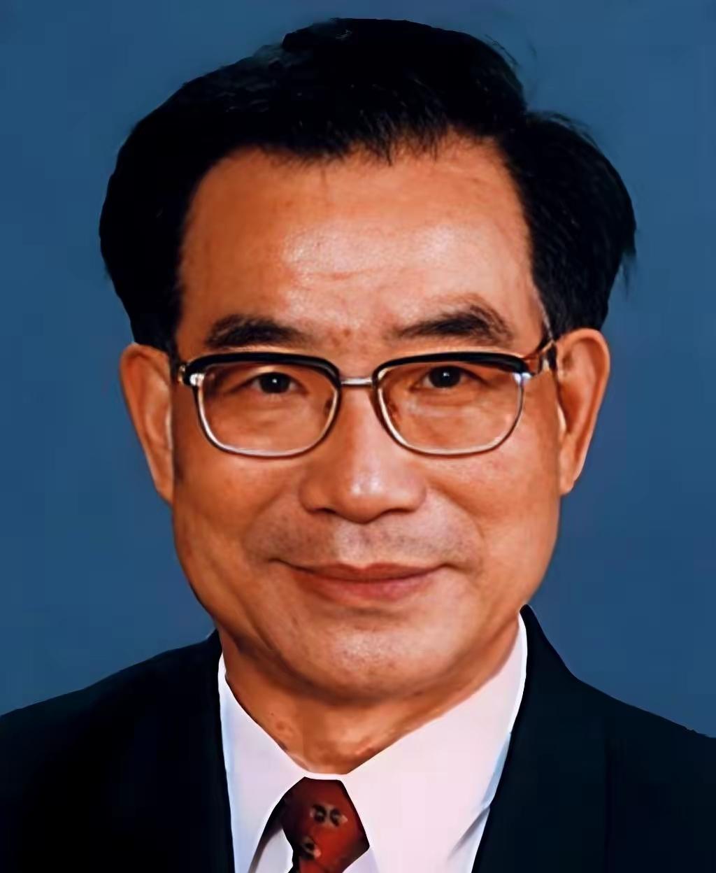 中国核反应堆及核电工程专家，中国科学院院士、俄罗斯工程院外籍院士，中国核工程公司