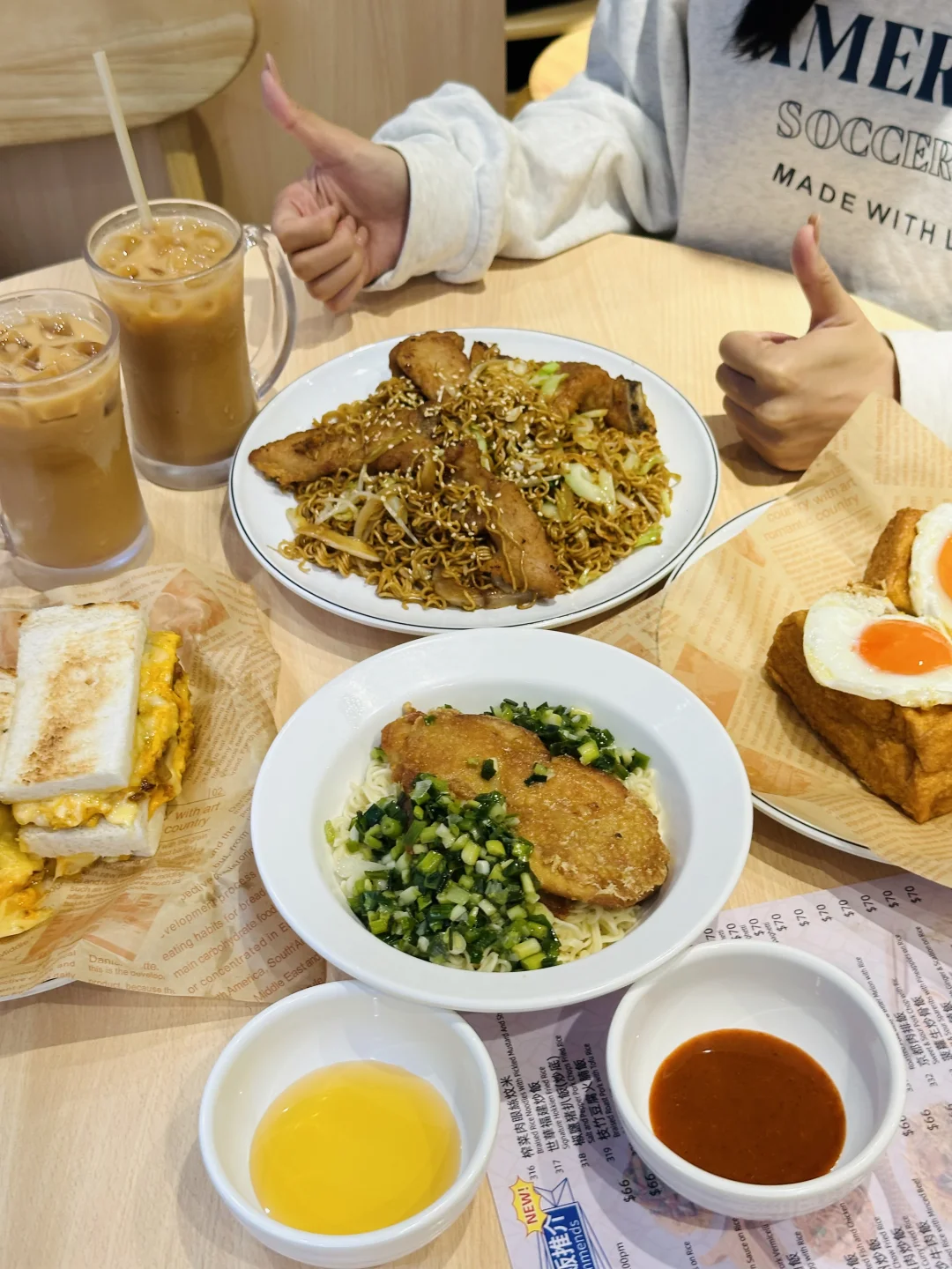 香港自由行必吃！湾仔巷子里的怀旧茶餐厅‼️
