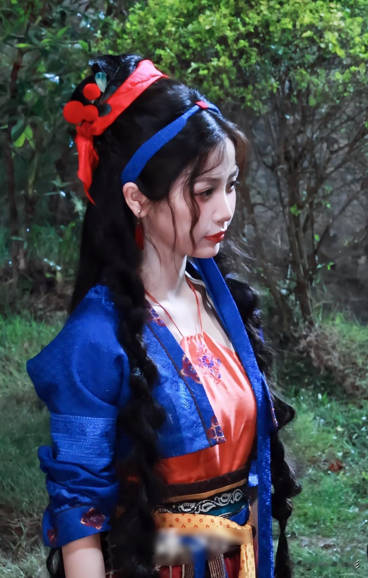 虞书欣《念相思》这套侠女妆造着实翻车，撞款田曦薇樊长玉风格却完全没拿捏住精髓。浓