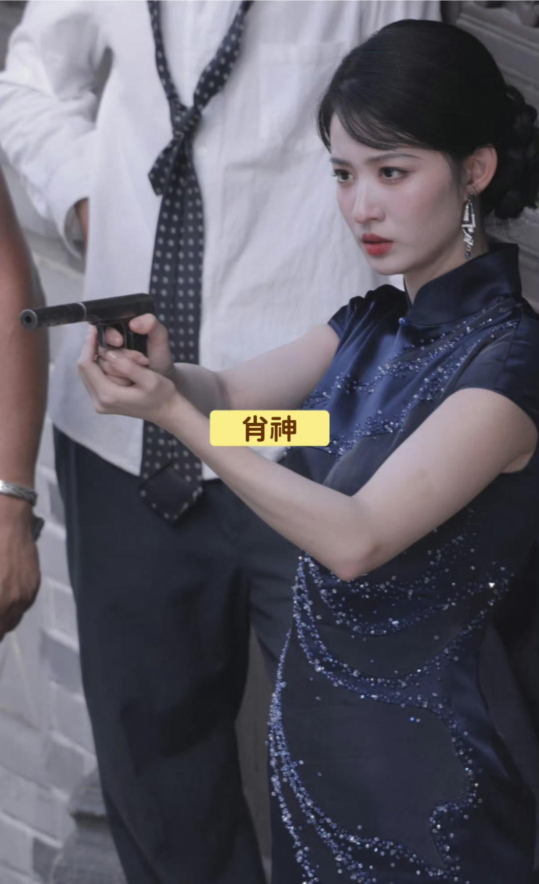 谁给王楚然选的衣服只看衣服质感确实差点意思，不过王楚然的脸让人直接忽略了这件丑衣