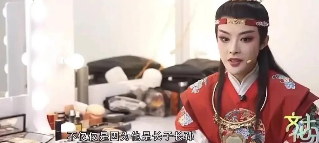 大瓜来了！还记得那个爆火的越剧小花陈丽君吗？5月2日她在央视采访里，说贾宝