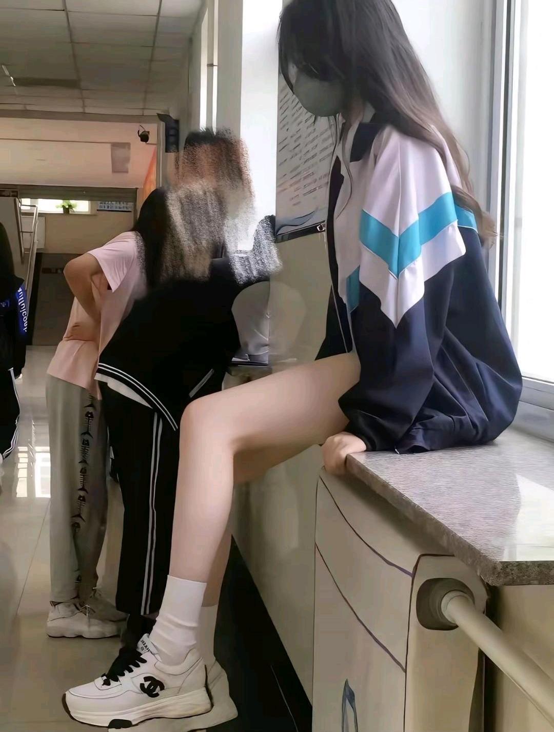 不得不说，现在的生活水平高了，女生的个子也普遍都高了很多，大家说对吗？我特意去