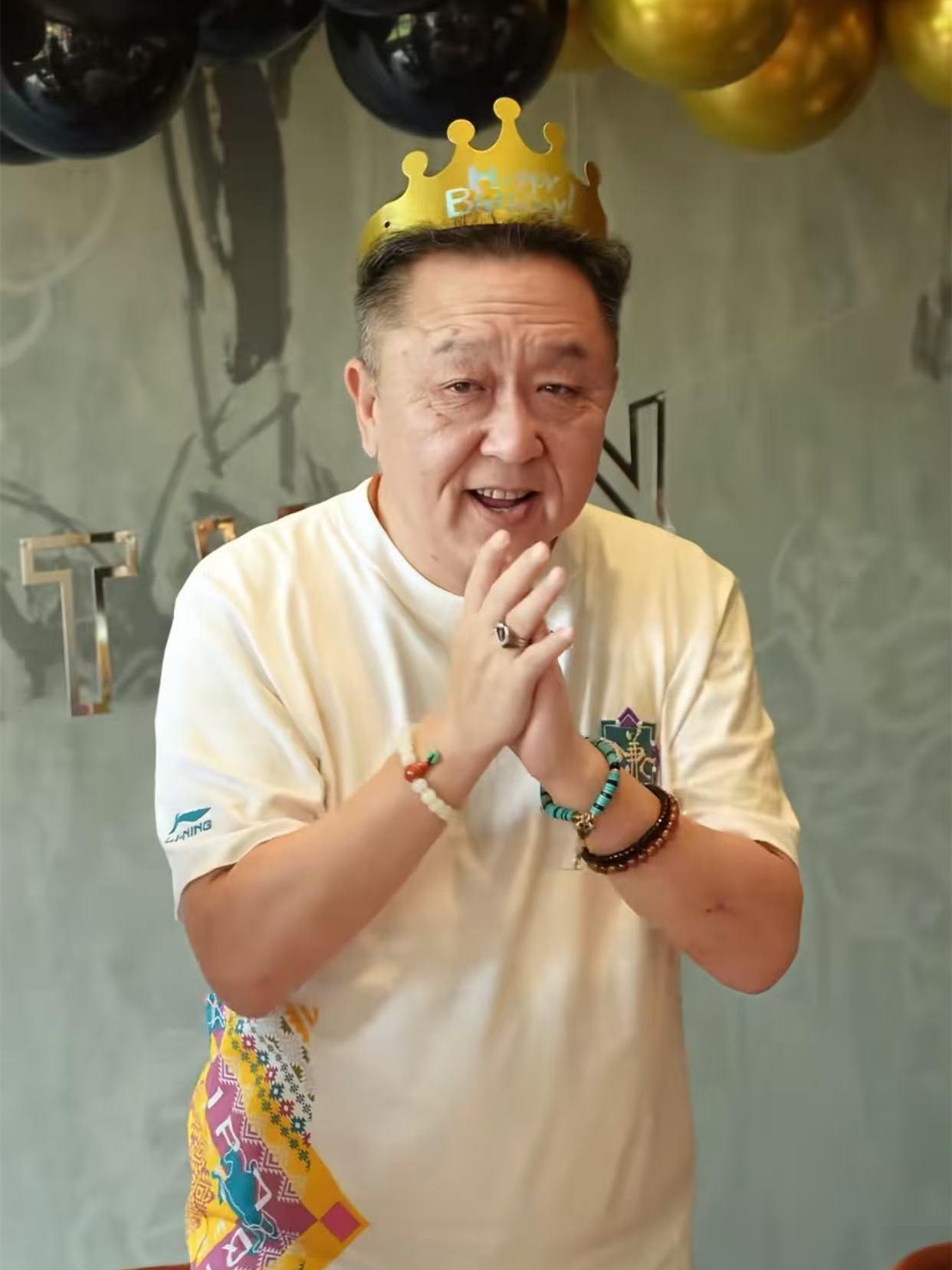 于谦生日期间，酒局一场又一场，非常的尽兴！郭德纲曾说过，于谦喜欢这些，一天恨不得