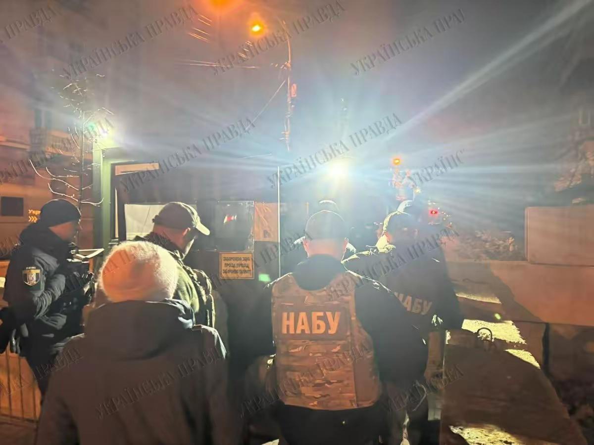 ​西方国家为了使俄乌战争停止这时候绞尽了脑汁，他们想从清除泽连斯基的权力这一方面