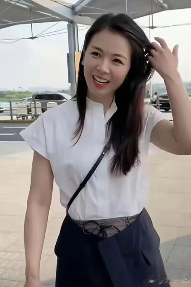 刘涛机场生图好绝！无美颜滤镜依旧清爽自然，气质太舒服～​​​