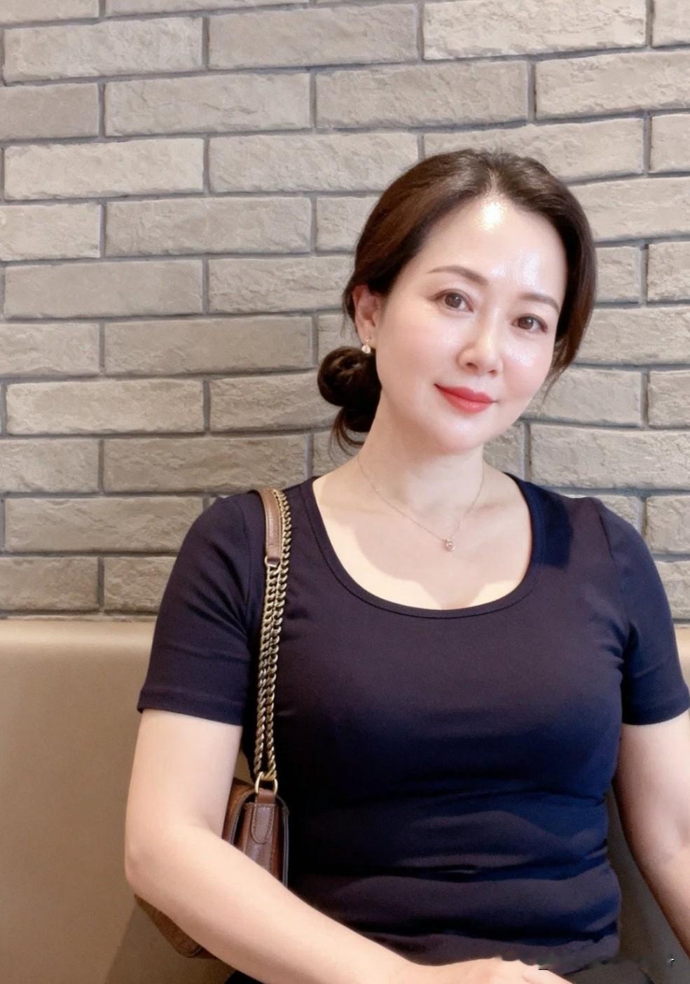 看头顶的发质能猜到她大概年龄吗？