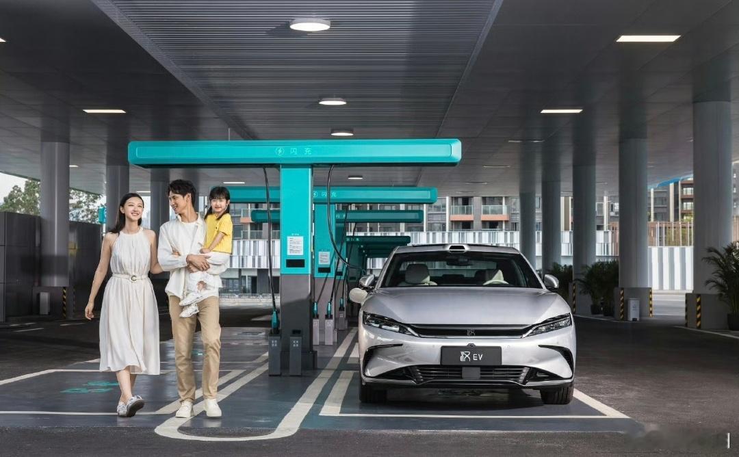 汉EV闪充版上了，续航给到705，然后共2个版本。挺适合近期的宣发。用第二代刀片