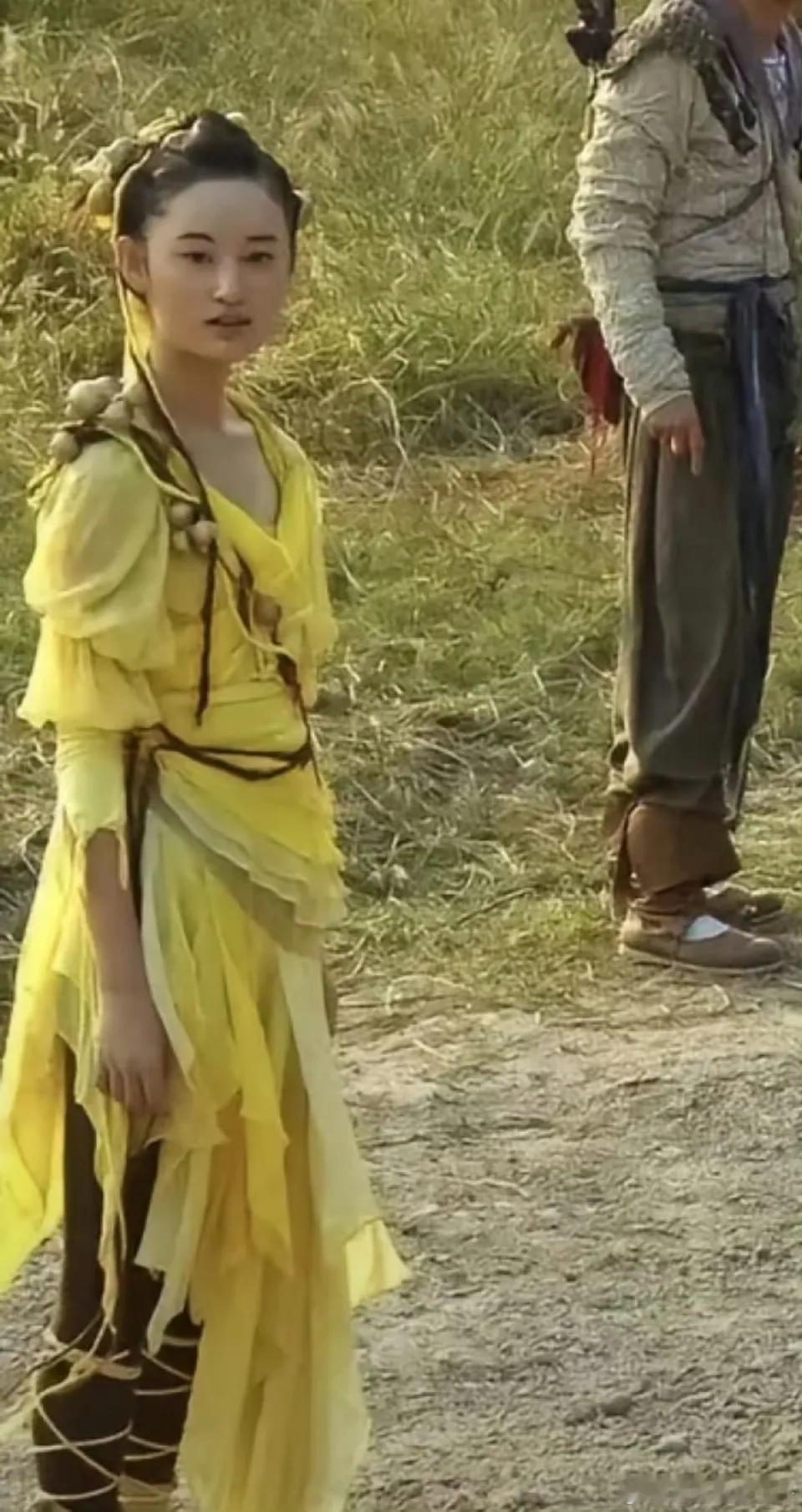 上哪儿去找六个人只能凑出一套好衣服的主角团，小时候怎么不觉得丑呢哈哈哈