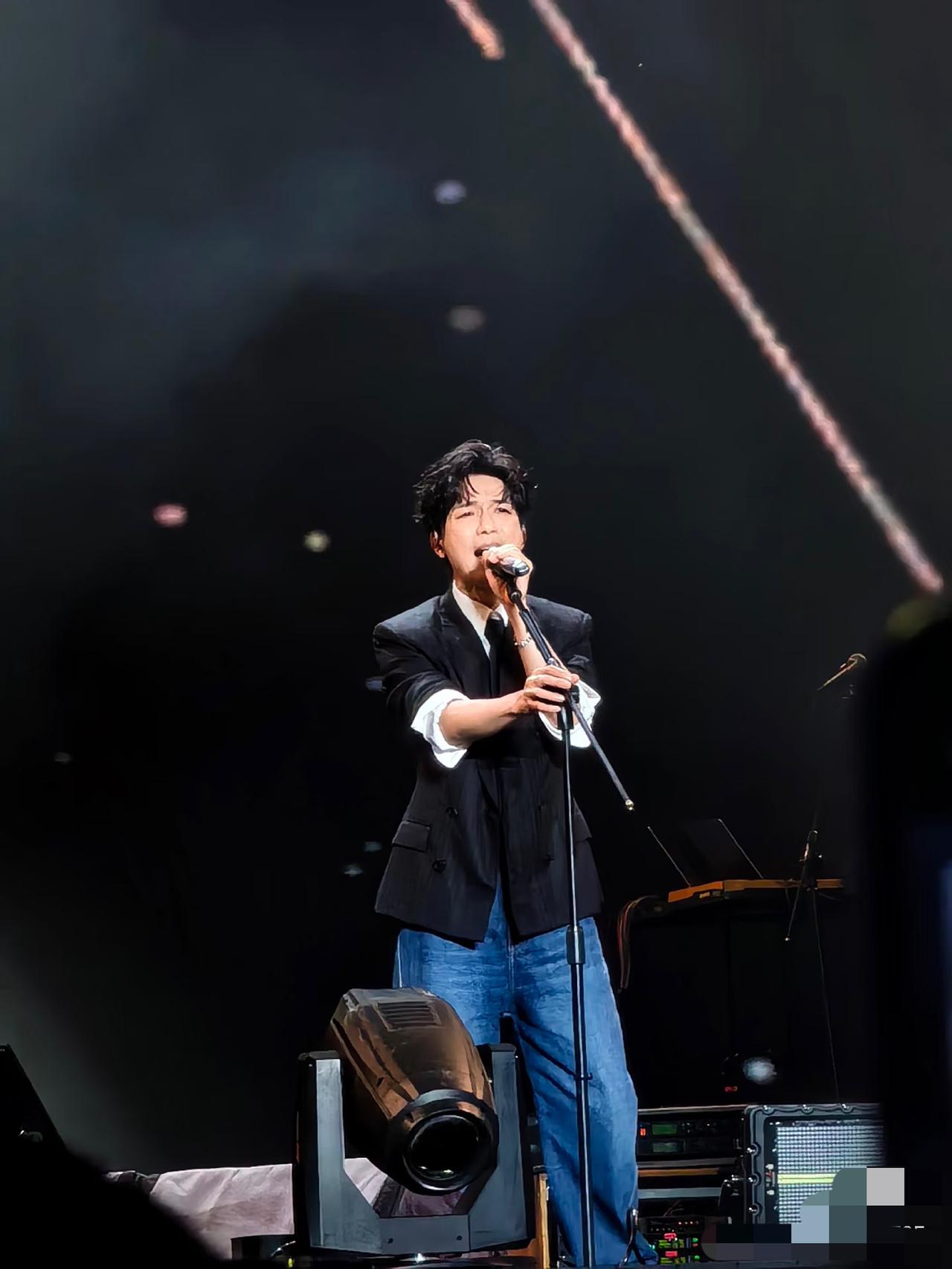 陈楚生北京音乐节被路上夸夸夸。今天刷到了很多路人看了陈楚生音乐节舞台的反馈。