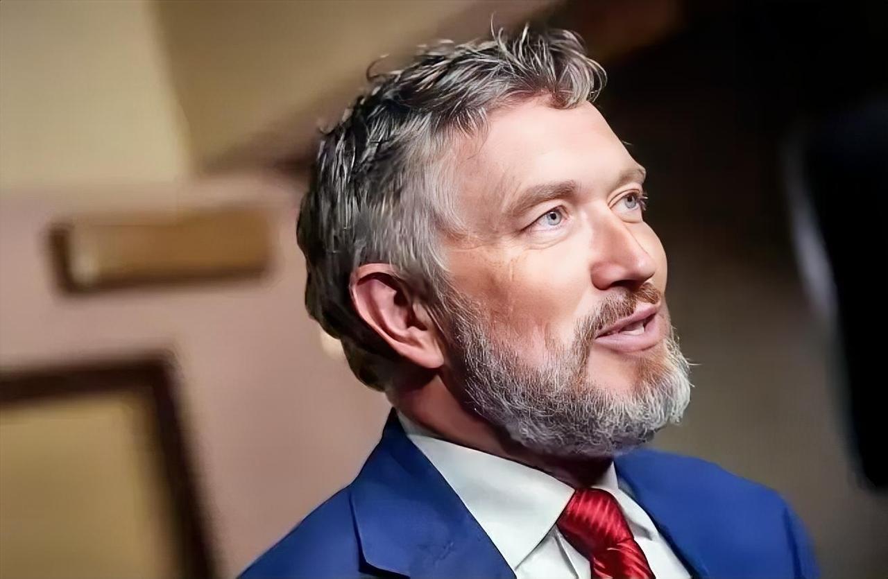 美国共和党众议员托马斯·马西在X平台宣布，如果美国司法部不取消对杰弗里·爱泼斯坦