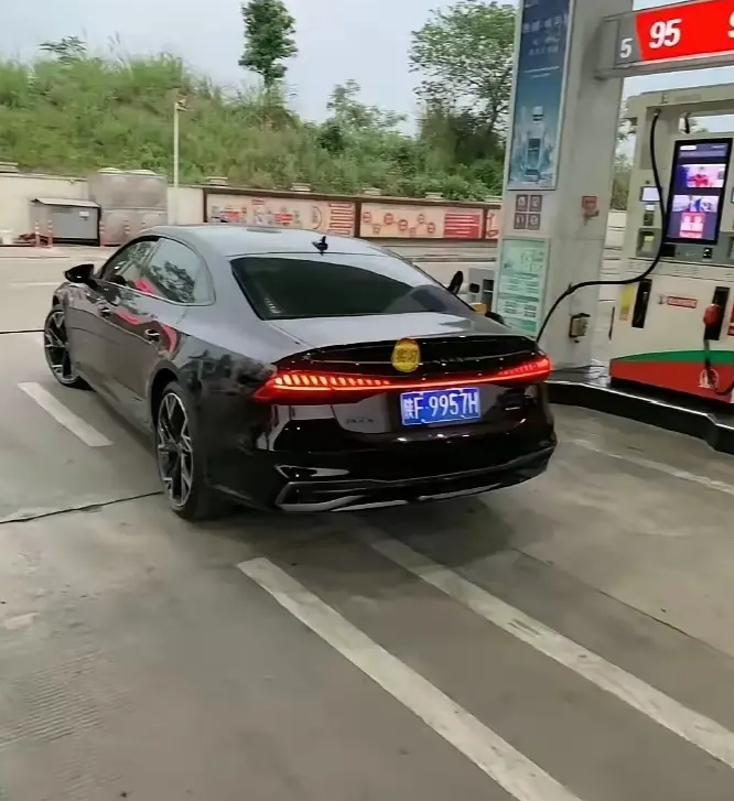 同时有了奥迪，却也多了自卑。