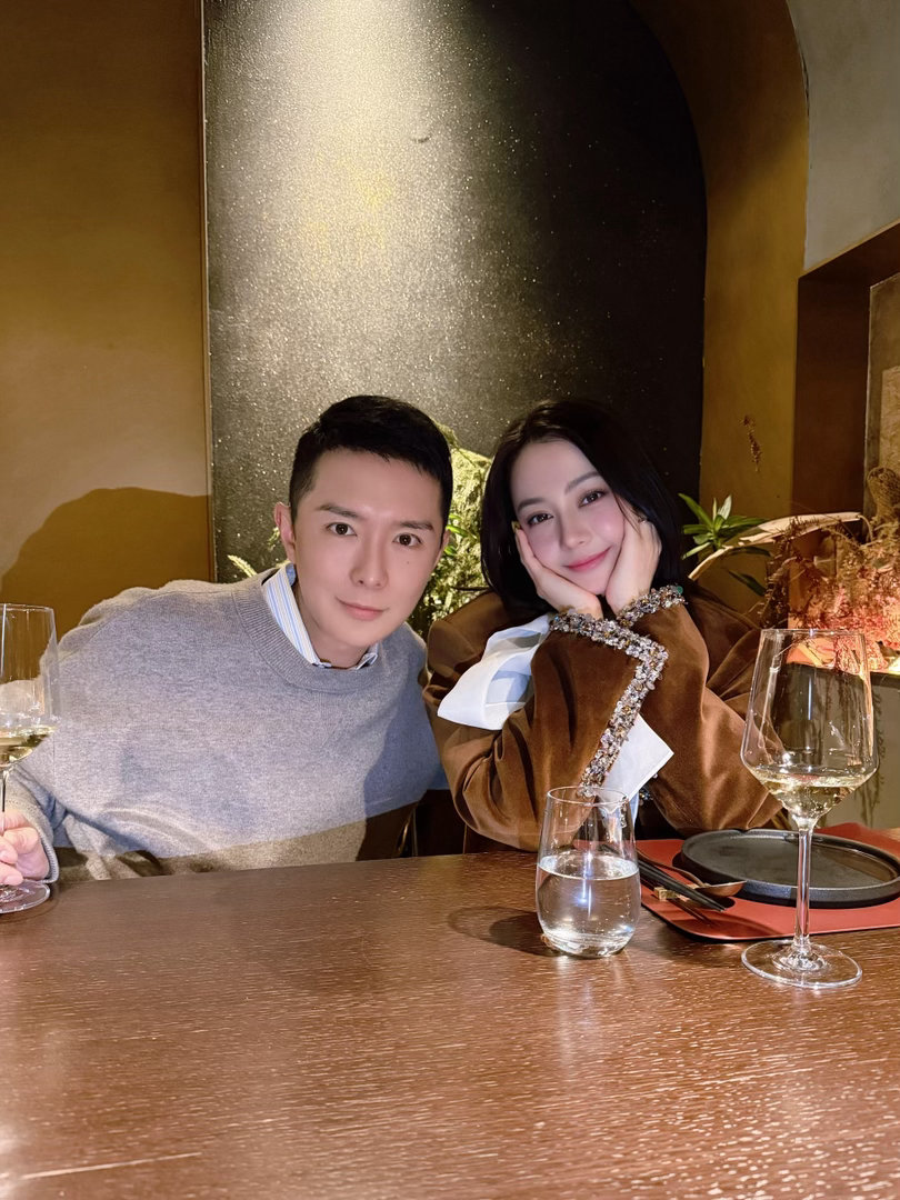 王子奇不记得以前和刘冲认识看出来了，子奇这类喝酒局真的就是奔着上班来的