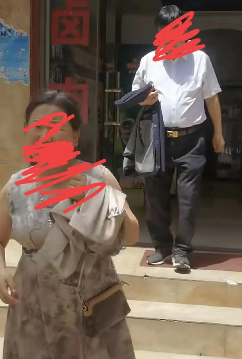前夫哥呀！现在真头疼啊！这个女朋友太能干了，有几个前夫哥呀？！爆出一个大瓜呀。