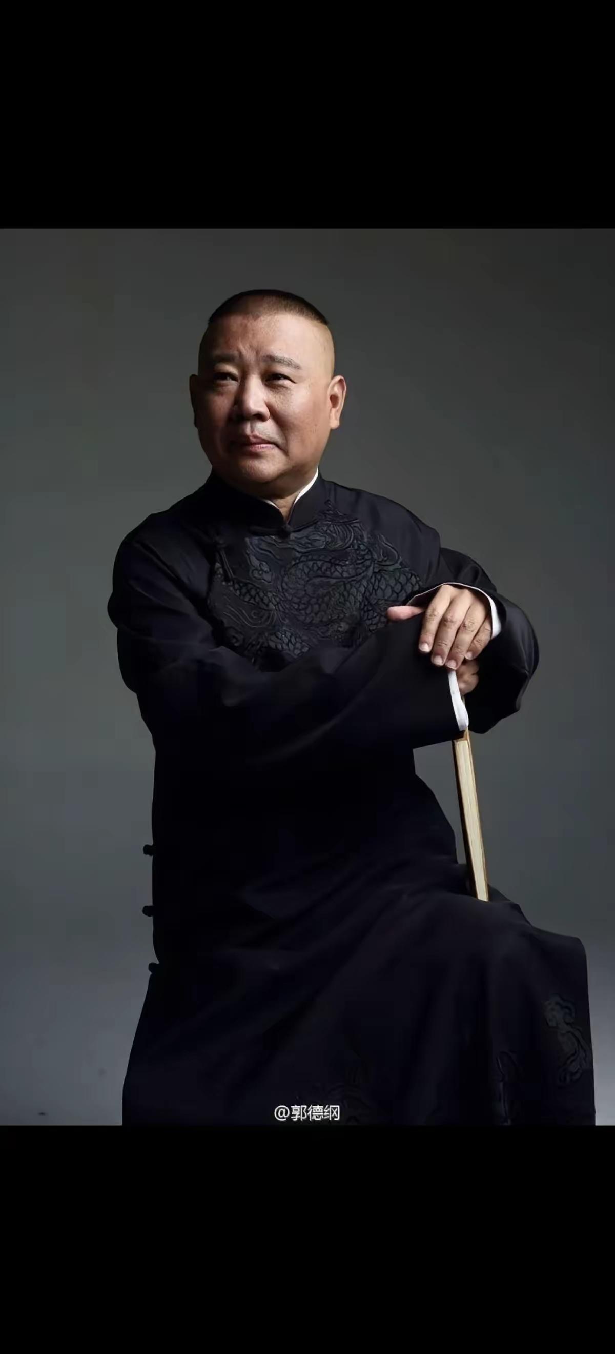 前几天聚餐，谈到郭德纲的事情，老同事讲了一个故事，他说，70年代末，他上初一，
