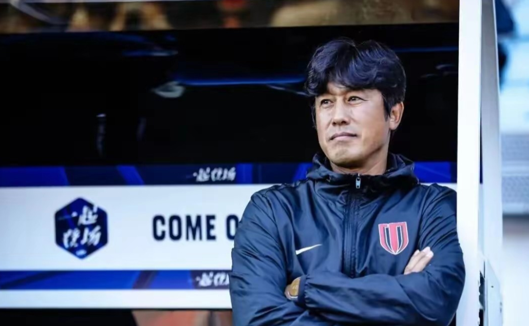 随着北京国安2：4天津津门虎，目前谁适合的“救火”首选还是徐正源[玫瑰]1、