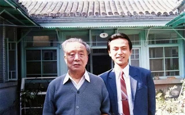 为娶学生抛弃怀孕发妻,16年后出轨他人妻,却说:我从不玩弄女性