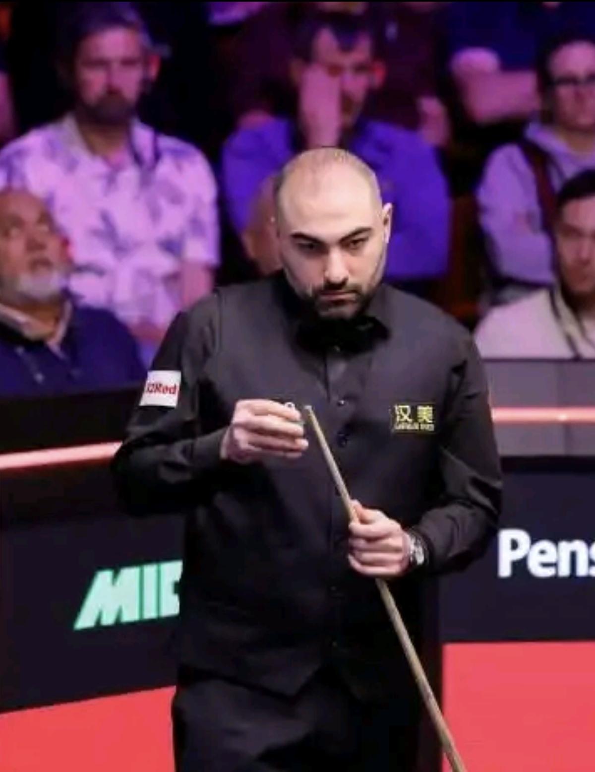 瓦菲出人意料的淘汰世界第一特鲁姆普，对阵吴宜泽，第一阶段，4-4战平。今年斯诺