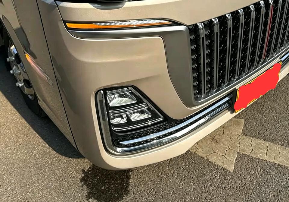 二手车当中，红旗国悦这台车，可能有一些中网会出现拆卸之后不均匀的现象。为什么红旗