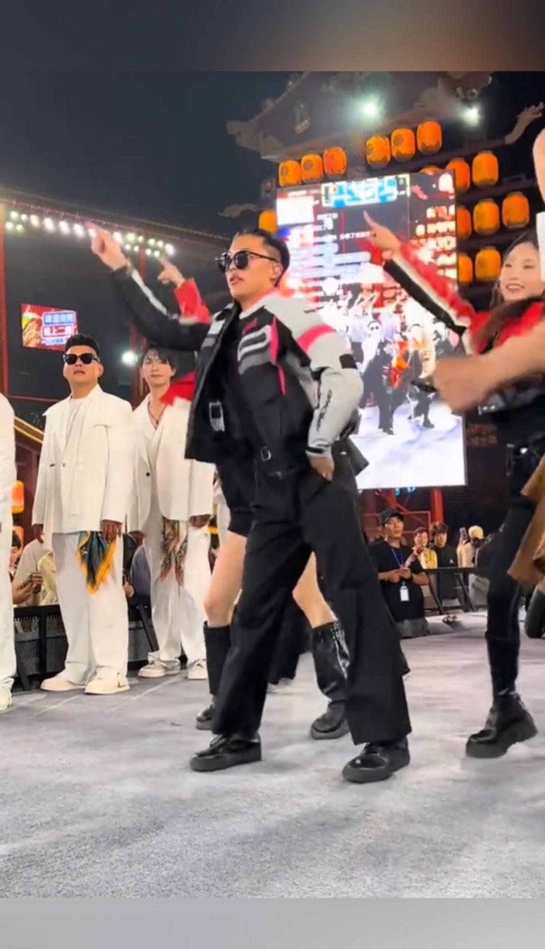 郭有才这名字，最近可太火了。谁能想到，一个在短视频里“尬舞”的男人，能把《道德