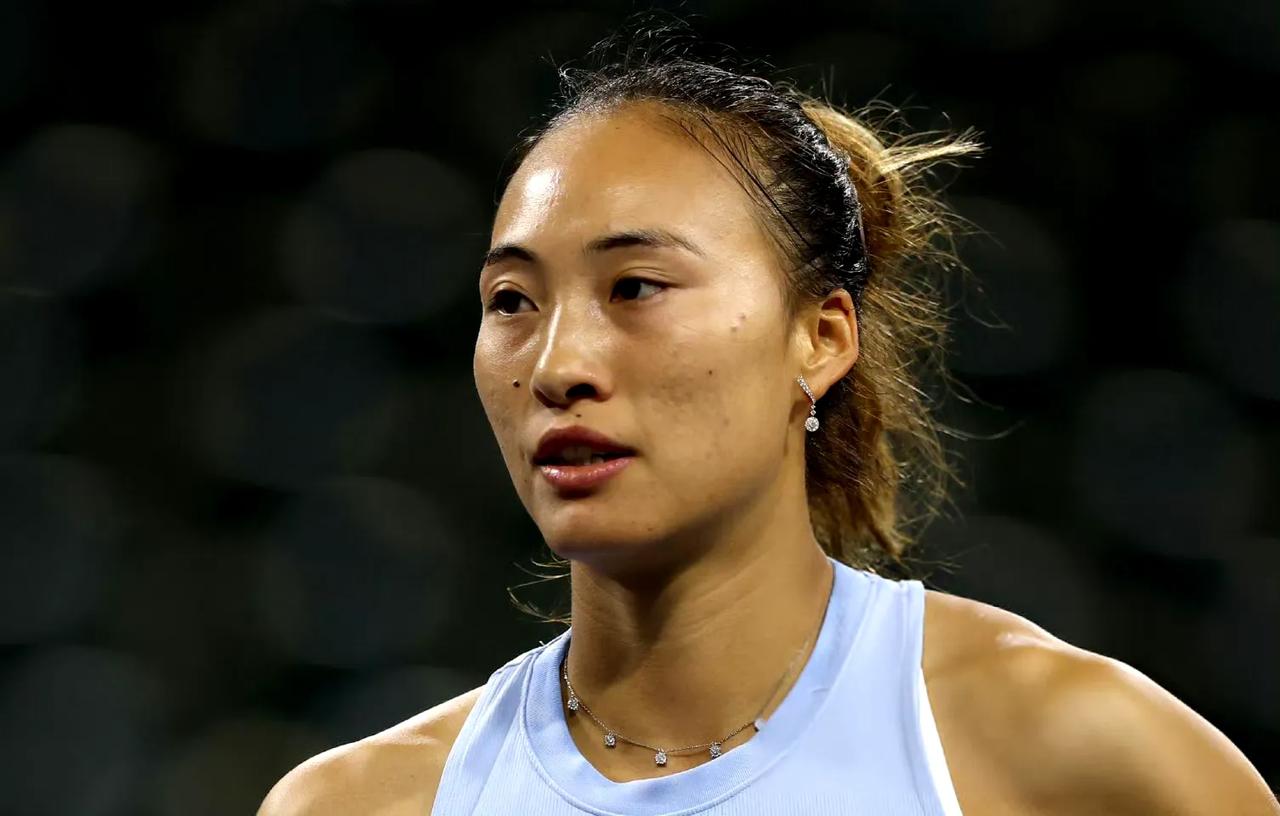 郑钦文以0:2（局分3:6、3:6）不敌斯维亚泰克，止步WTA1000印第安维尔