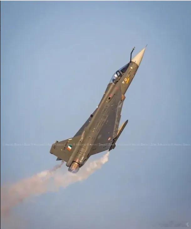 之前我还在想，三哥这次别表演摔啊！结果不幸言中了！摔飞机，三哥是专业的，绝对没有