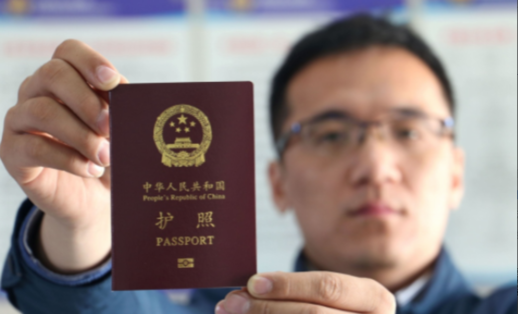 “就算是我主动加入加拿大国籍，你又凭什么取消我的中国国籍！”2021年，安徽一男