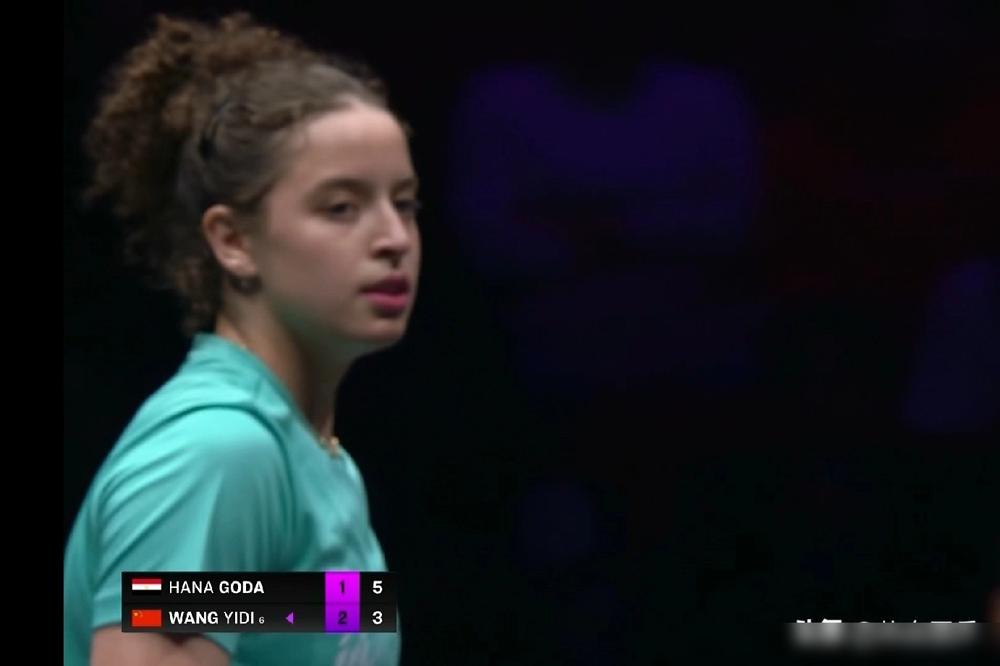 王艺迪惊出一身冷汗。面对那个三年前还没桌子高的小姑娘，她开局就被对方犀利的反手快