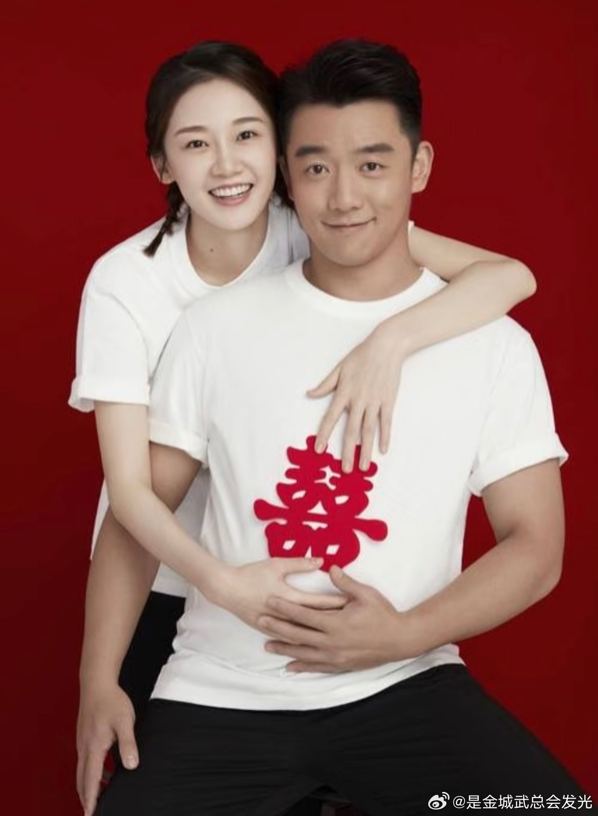 苗苗首晒三胎女儿啊嘞！是我断网了吗，苗苗什么时候怀上三胎的！！！记忆力苗苗一直在