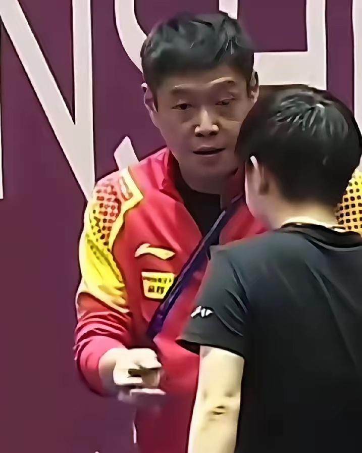 莎、师傅，问你个事。邱贻可：啥事，咱俩还吞吞吐吐的。莎：你要说真话。邱贻