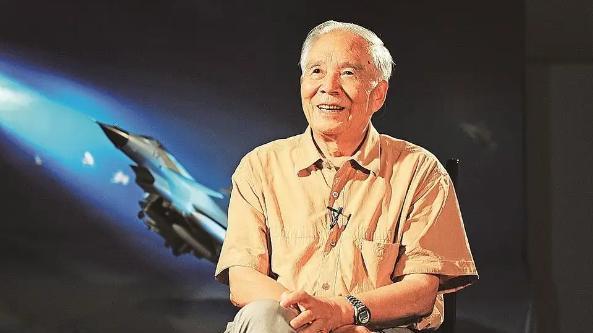 1998年3月23日，成都温江机场被荷枪实弹的军队严密包围，一夜之间，机场的民航