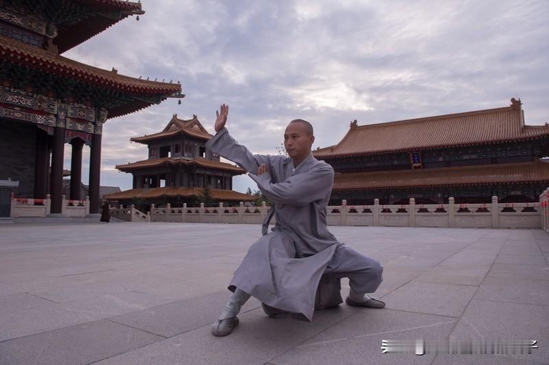 人活一辈子，追名逐利，到最后会发现很多东西都是过眼云烟。真正属于自己的，其实没那