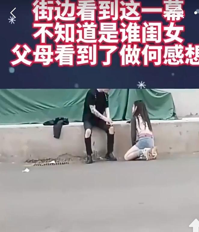 据说女生出轨了，向她的外国男友低头认错，百般求饶，十分卑微的求他不要分手。她的