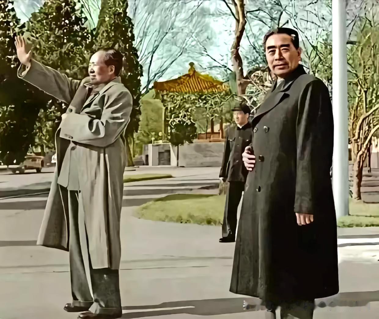 六十年代初春：毛主席、周总理挥手送别外宾【纪念毛主席逝世50周年专题图文（4