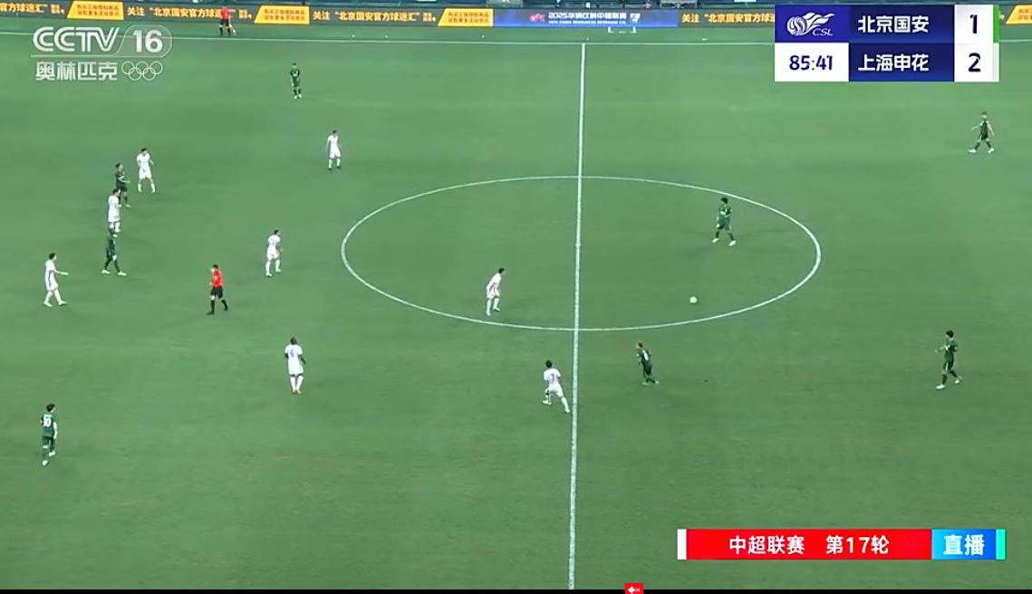 国安队这踢的啥？马上就90分钟了，比分还一球落后，这么不紧不慢的控球不往前快